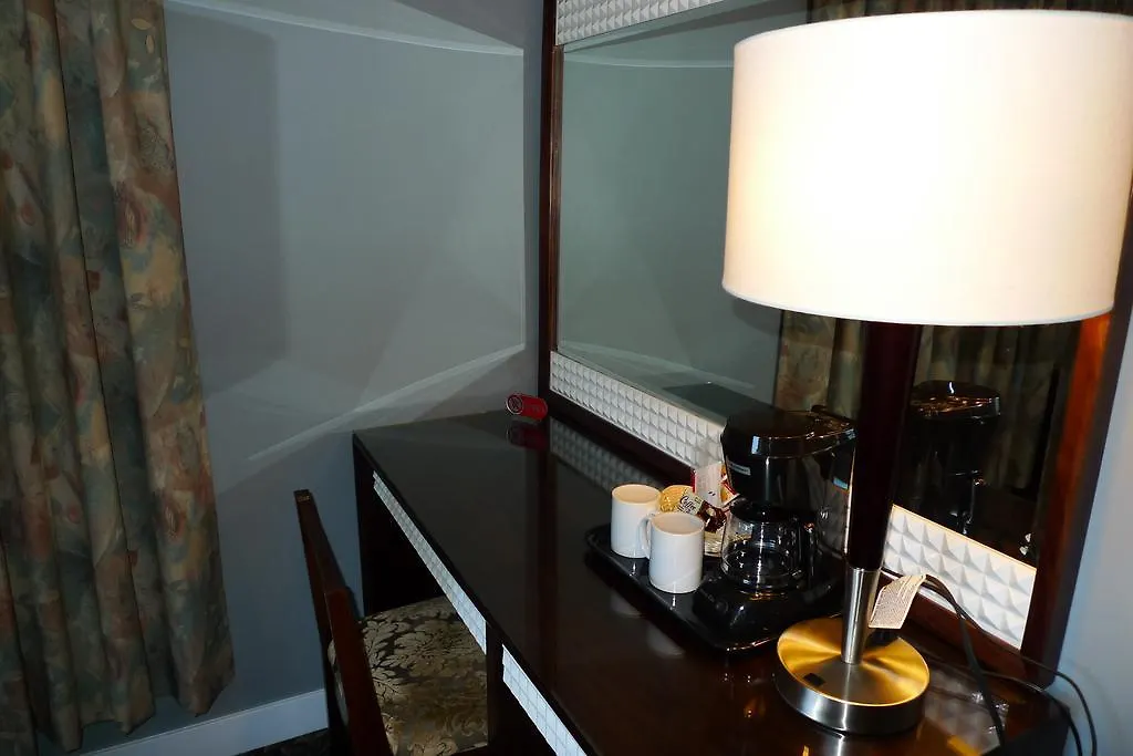 The Deluxe Hotel Vancouver