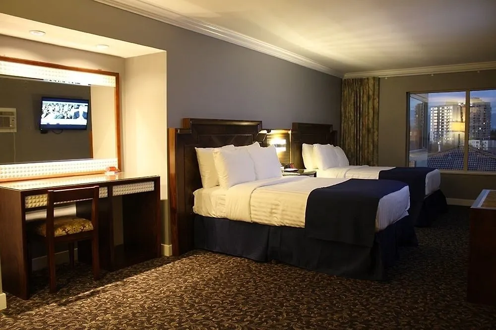 The Deluxe Hotel Vancouver 2*,